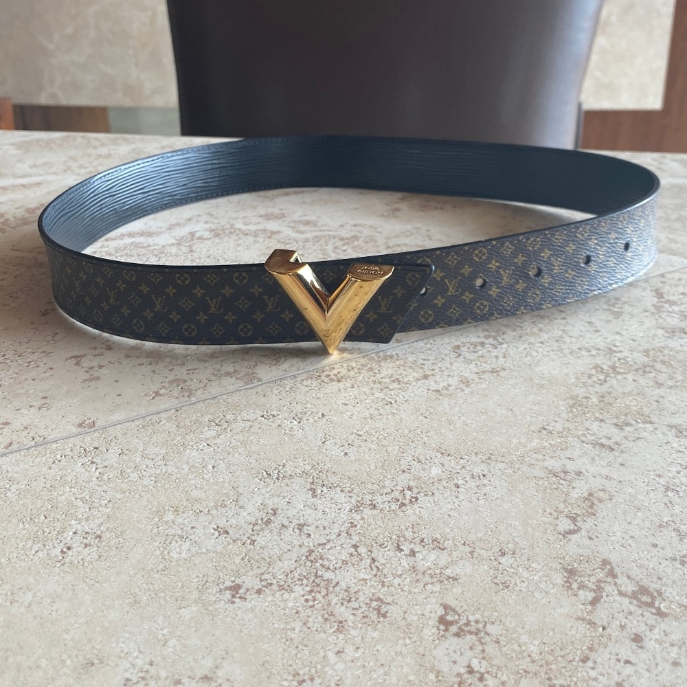 Louis Vuitton Women's Leather Belt